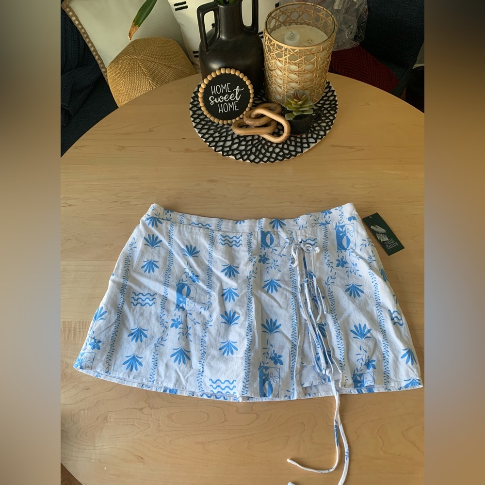 NWT Wild Fable Azure Blue print skort with tie front accent size Large